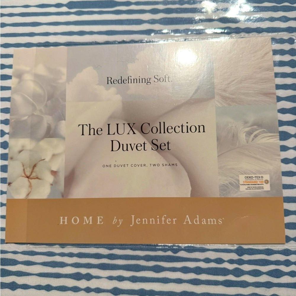 Jennifer Adams 💙🤍LUX Collection Duvet Set
